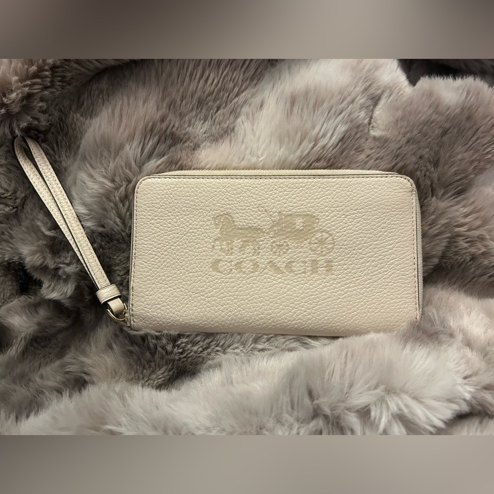 ‼️Coach Pebbled Leather Wristlet Clutch